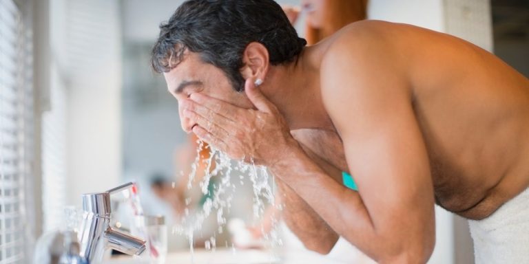 ما مدى سوء الأمر إذا لم تغسل وجهك كل صباح؟