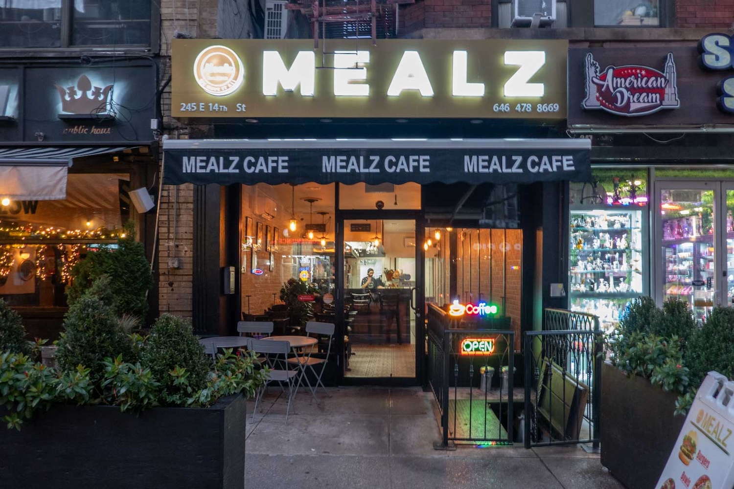 يقدم Mealz مزيجًا من الأطباق الجورجية الأصيلة والأطباق الأمريكية الكلاسيكية لأفراد الأسرة الذين يصعب إرضاؤهم.