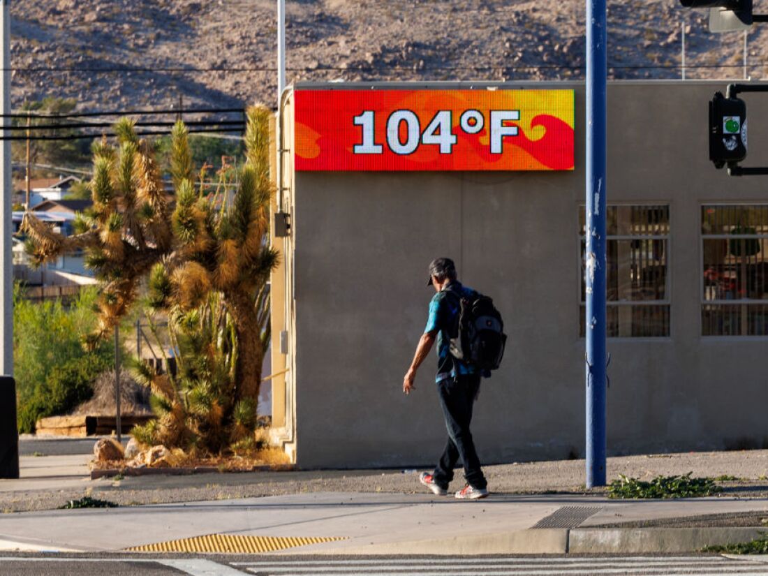 تصل درجات الحرارة ثلاثية الأرقام في 5 يونيو 2024 في جوشوا تري، كاليفورنيا.  تشهد معظم مناطق الجنوب الغربي درجات حرارة مرتفعة.  ويحذر الأطباء ومسؤولو الصحة من أن الحرارة يمكن أن تكون خطيرة.